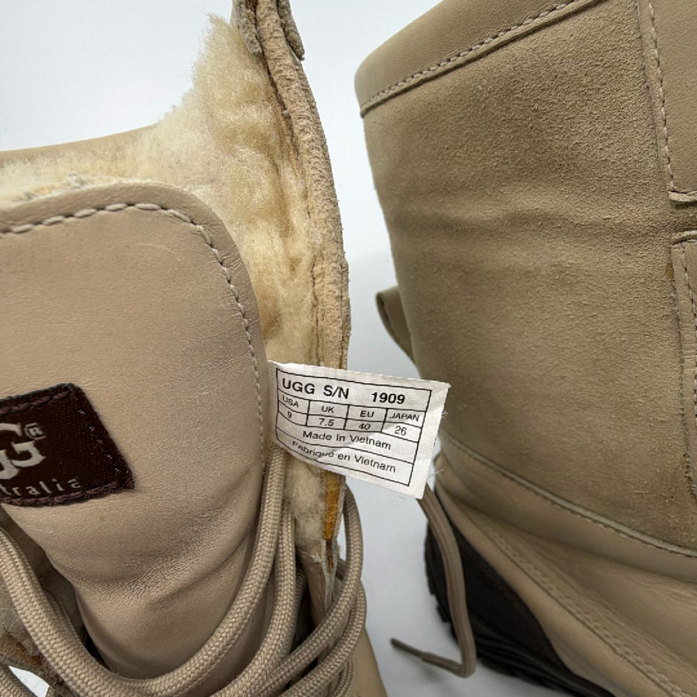 UGG Adirondack II Beige Leather Shearling Boot Size 9 - Picture 6 of 8